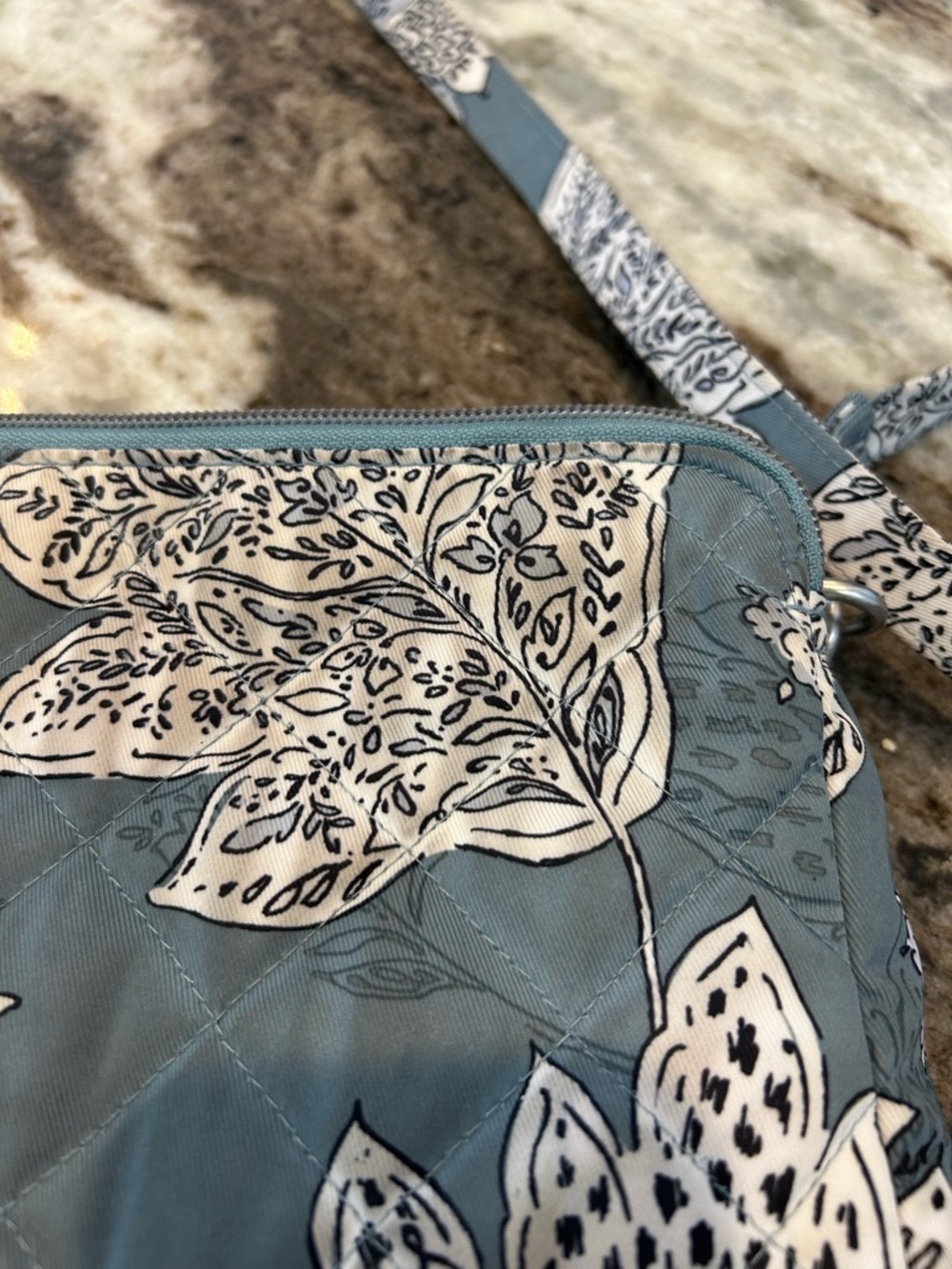Vera Bradley triple compartment Crossbody in tiger lily blue has stains GUC - Picture 9 of 9